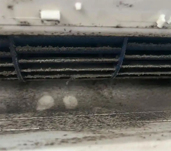 汕头市空调吹的风有股烧焦味是怎么回事